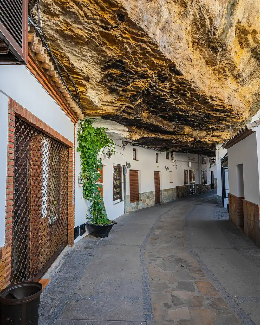 setenil de las bodegas in serrania of ronda