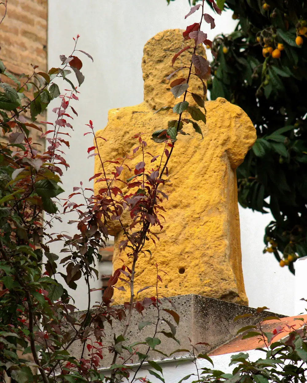 Photo of a statue in the Casa del Gigante in Ronda